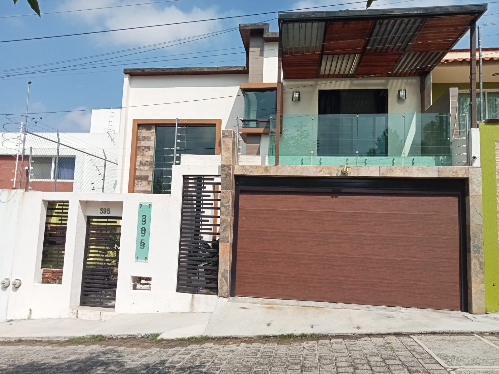 Fachada de la residencia